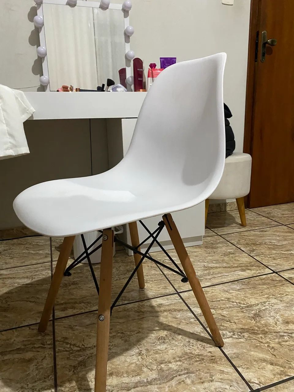 Cadeira branca  - Foto 3