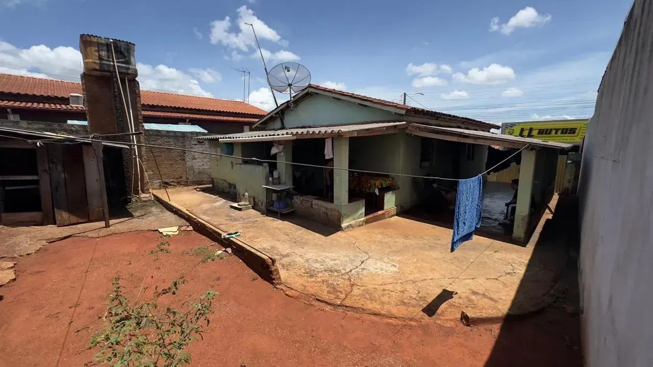 Vendo ou troco casa com 3 quartos em Nerópolis Urgente