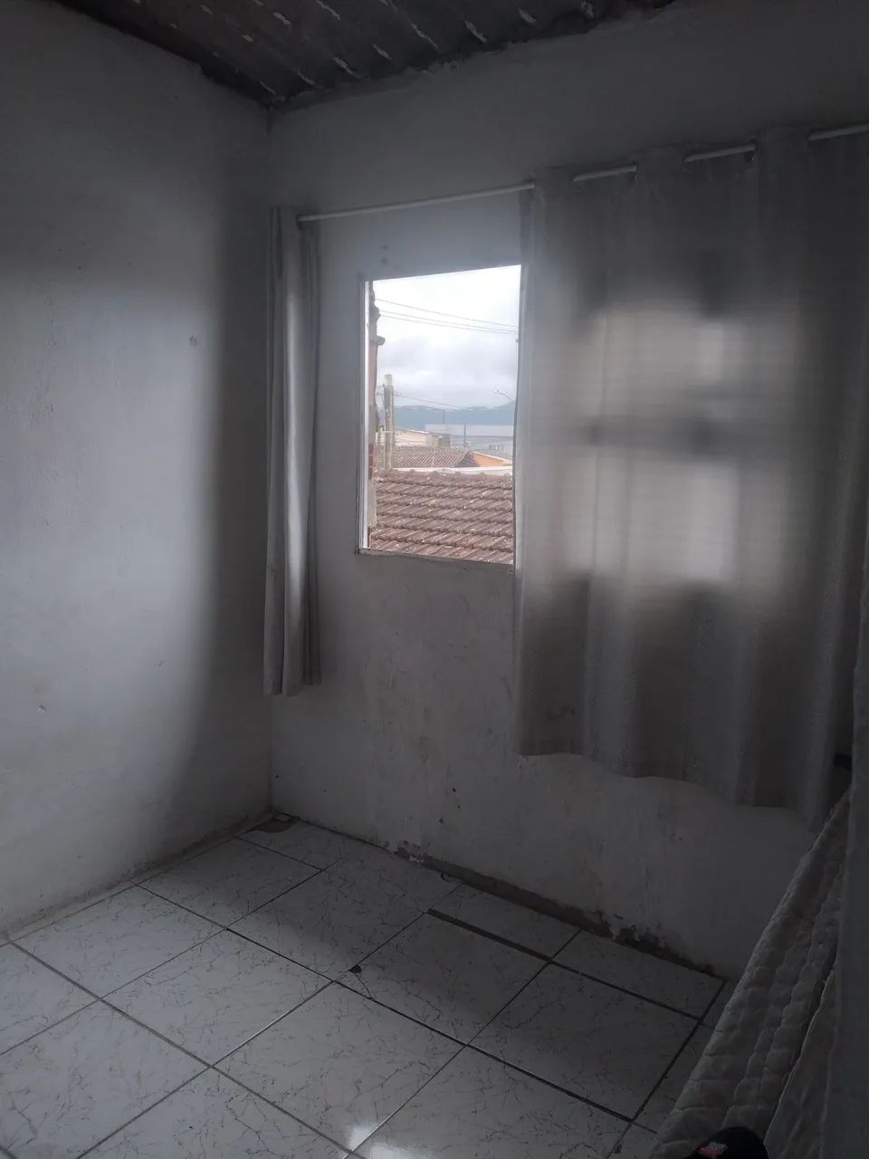 Alugo casa sobreposta ,   sem garagem - Foto 4