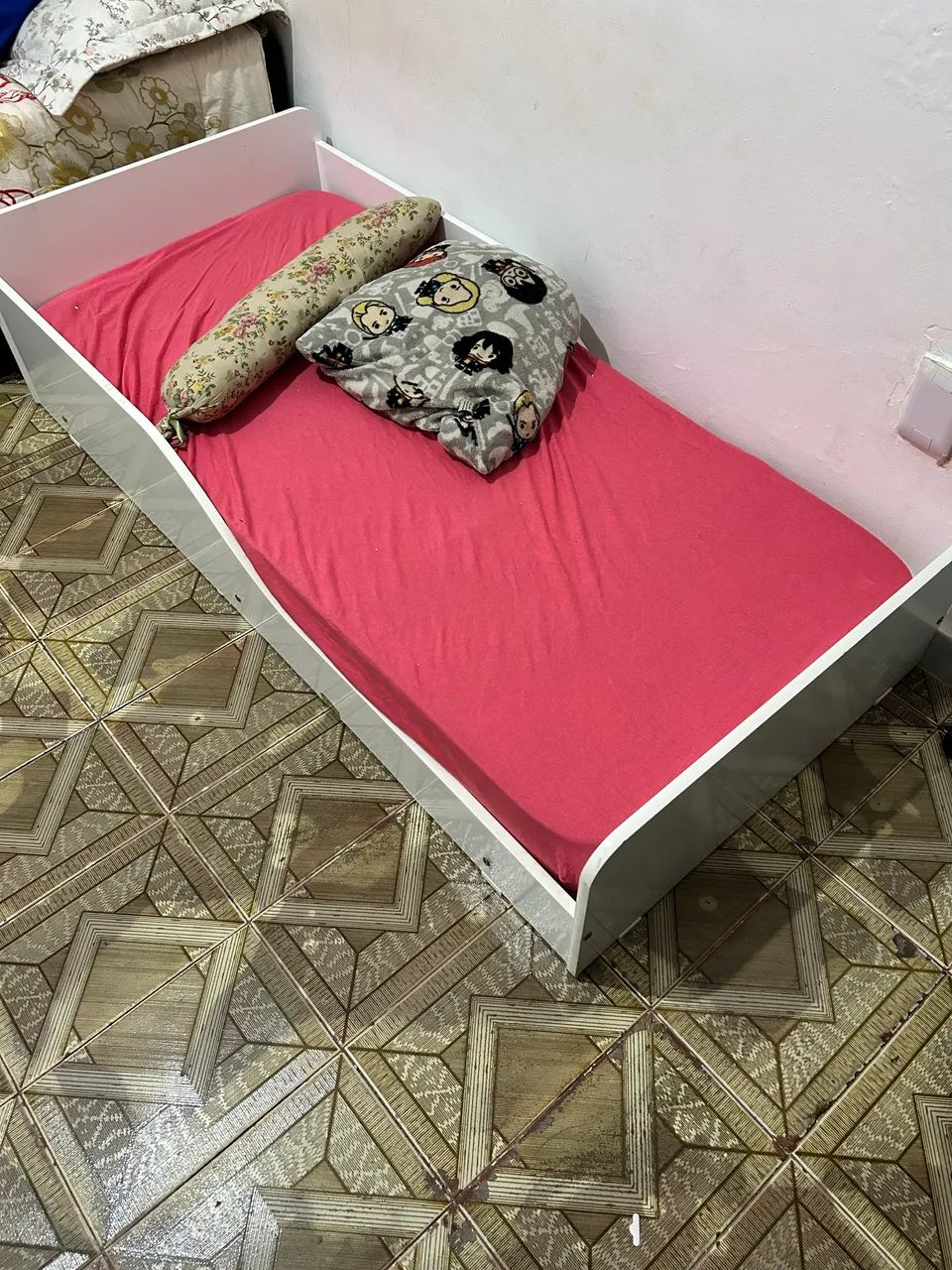 Cama montessorina com colchão 