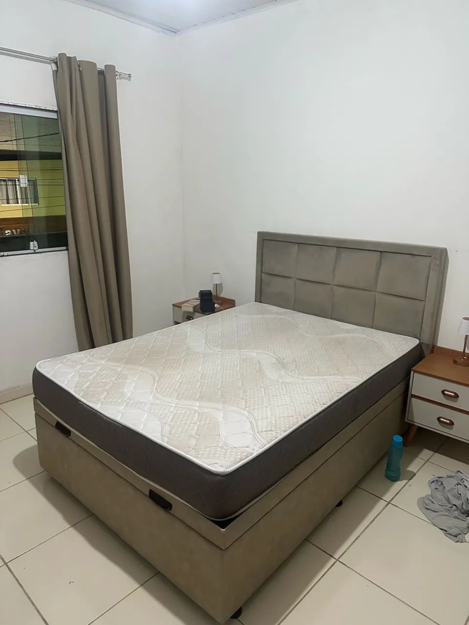 CAMA DE CASAL BAÚ COM CABECEIRA.