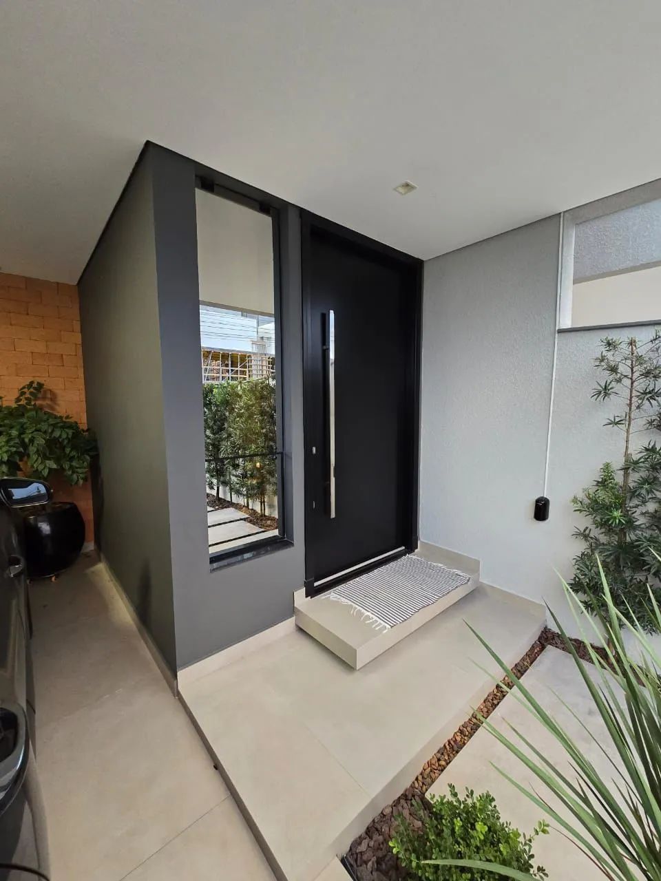 Sobrado com 3 quartos sendo 1 suíte e piscina - Foto 2
