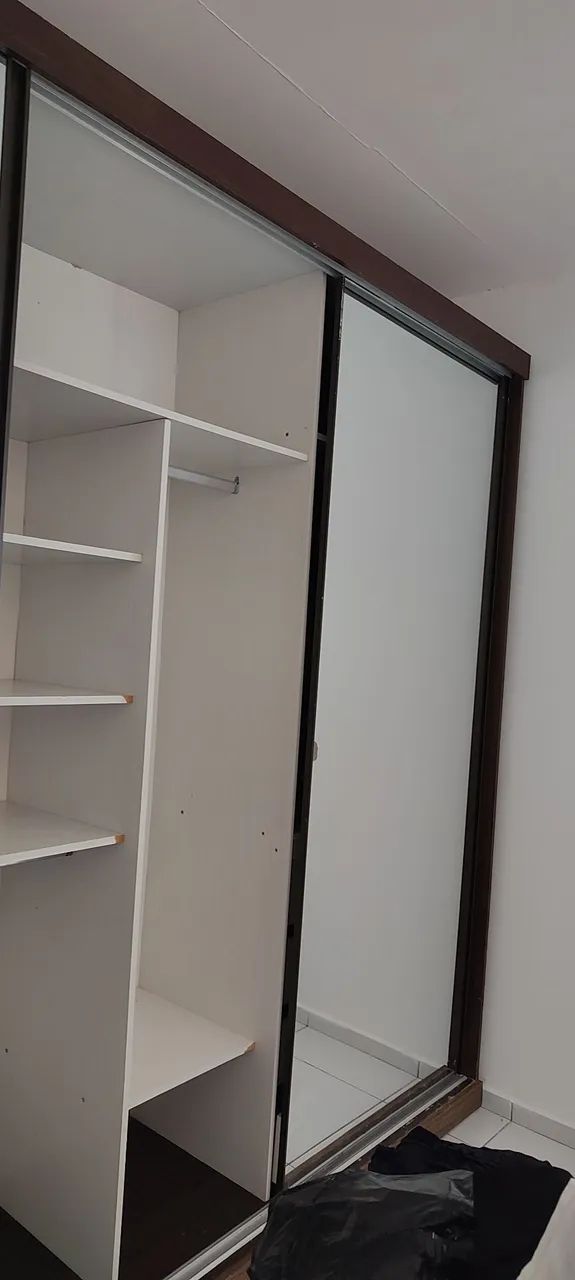 Guarda roupa casal 3 portas espelhadas  - Foto 4