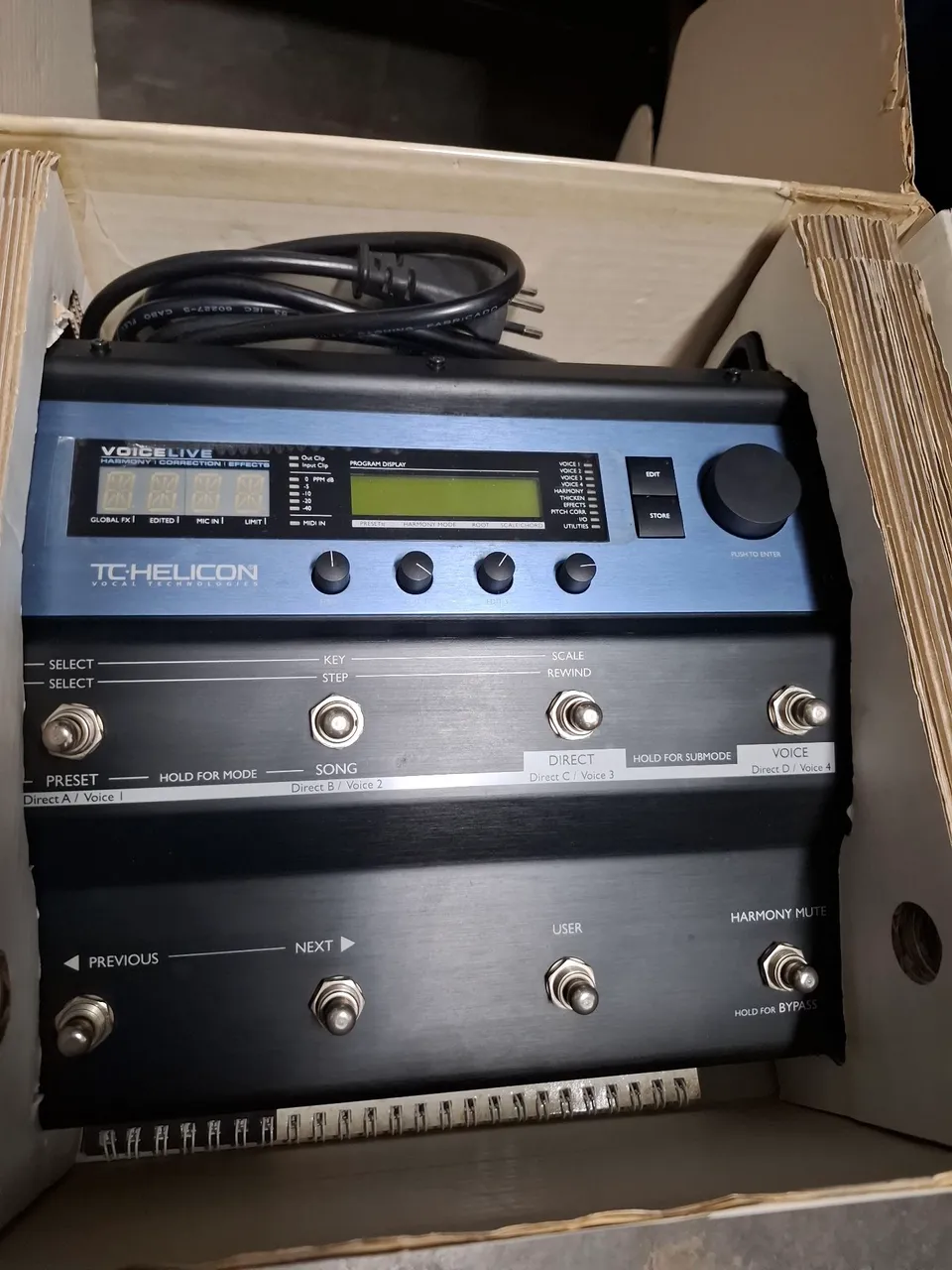 Pedal profissional efeitos voz tchelicon voice live 2