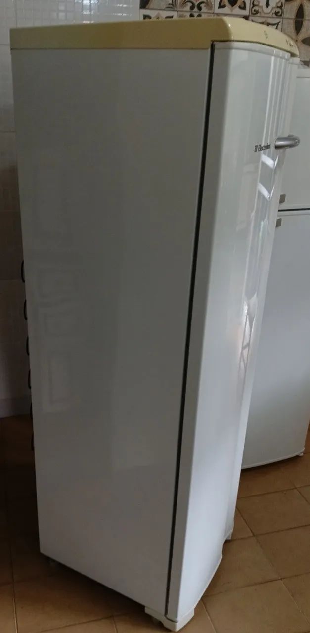 Frezer Eletrolux semi novo - Foto 4