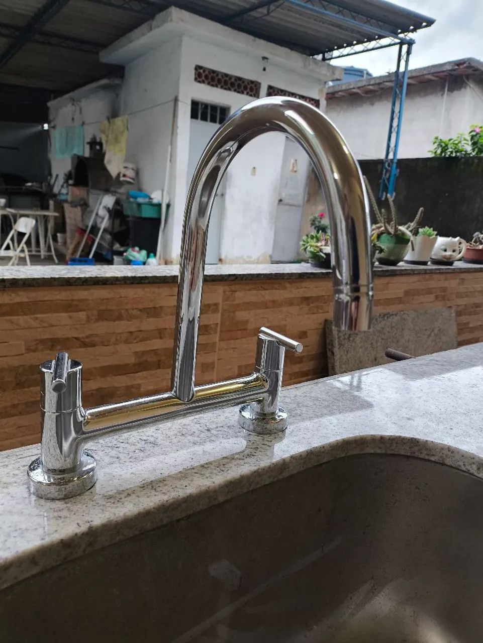 Pia de cozinha em granito com torneira misturador  - Foto 4