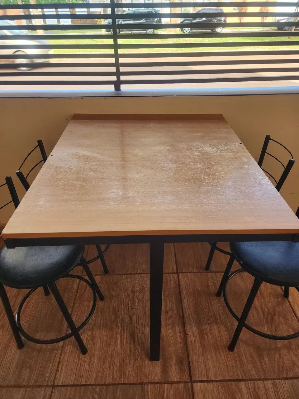 Mesa de jantar 4 lugares, madeira  - Foto 2