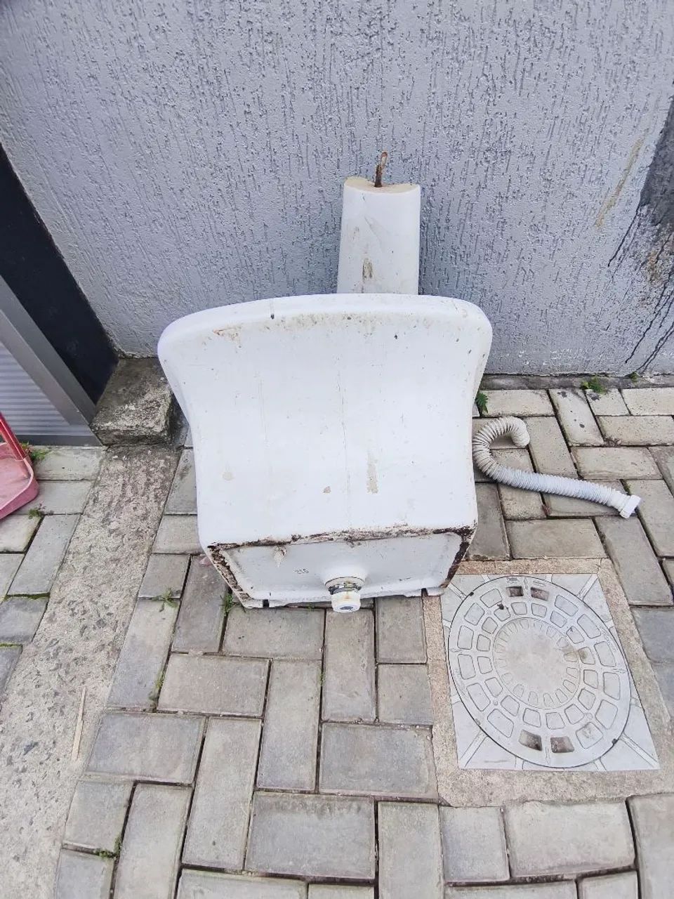 Blocos de cimento e restos de obra - Foto 4
