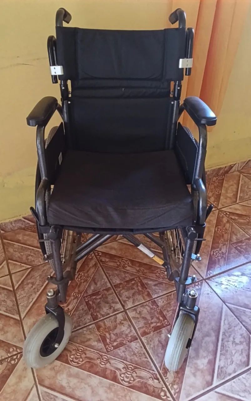 Cadeira de Rodas - Foto 2