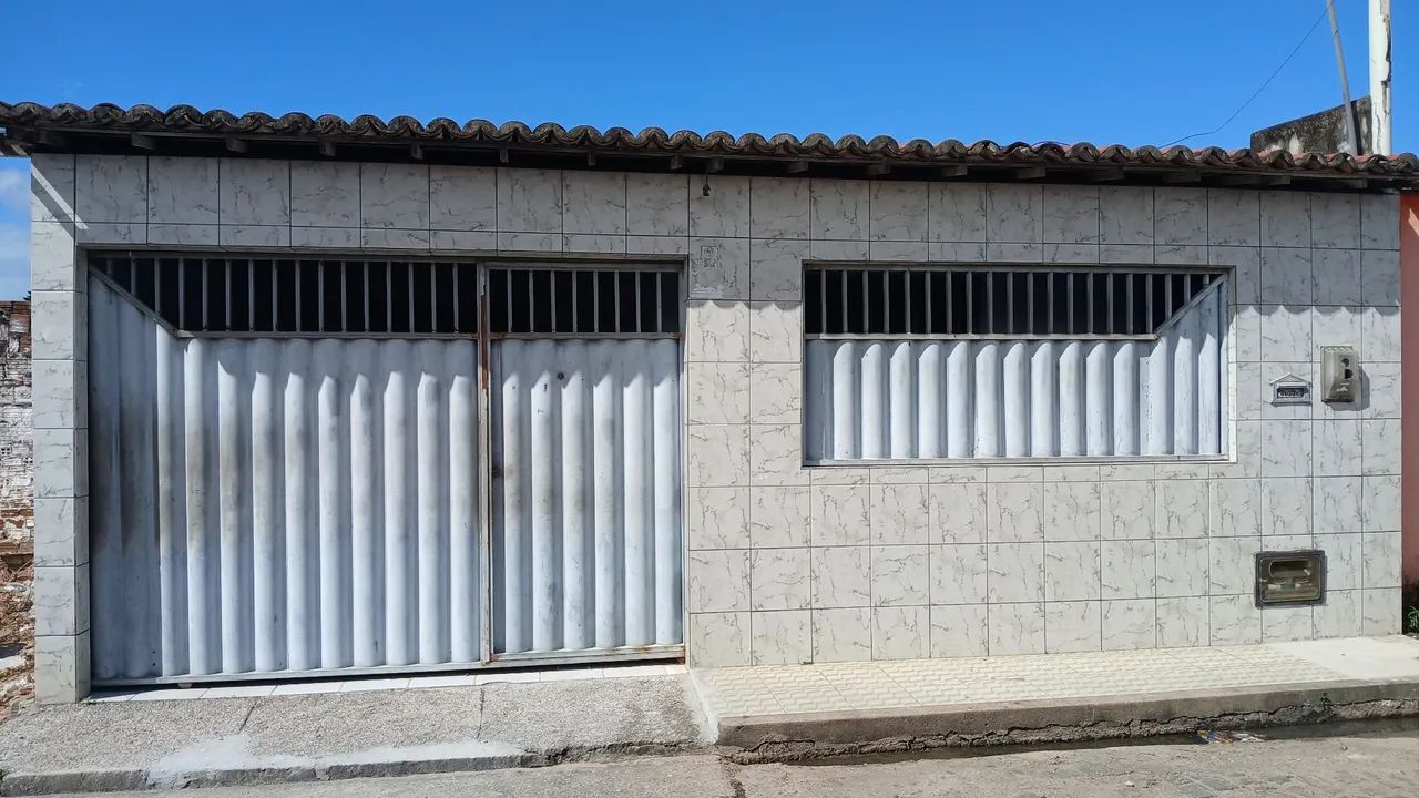 Vendo uma Ótima casa com 02qtos