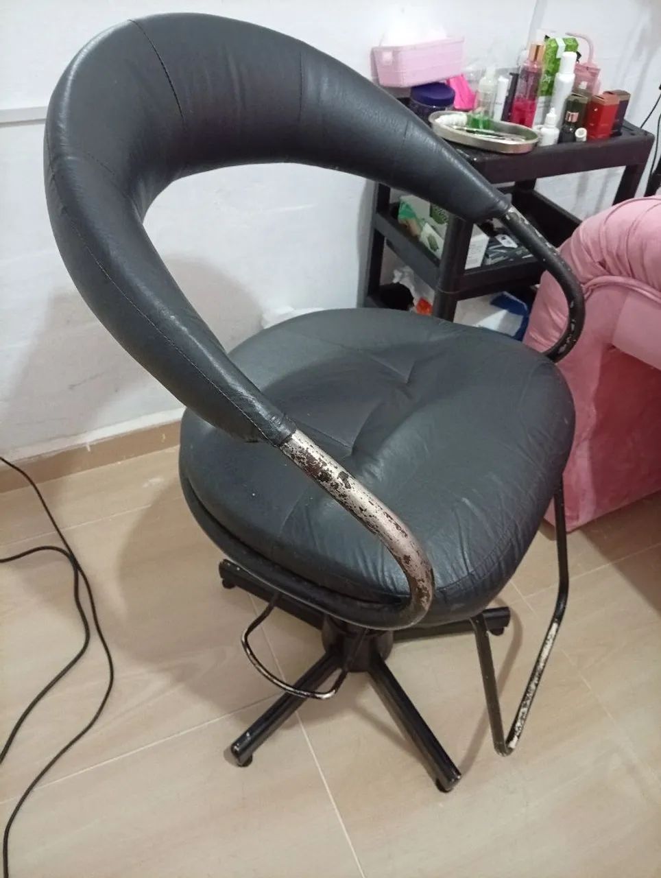 CADEIRA E LAVATÓRIO 