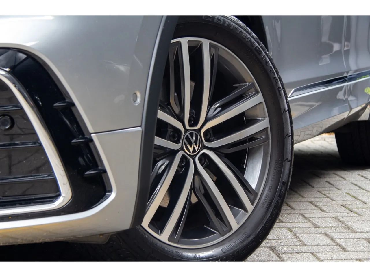 Volkswagen Tiguan Allspac R-Line 300 TSI 2.0, foto 2 de 16