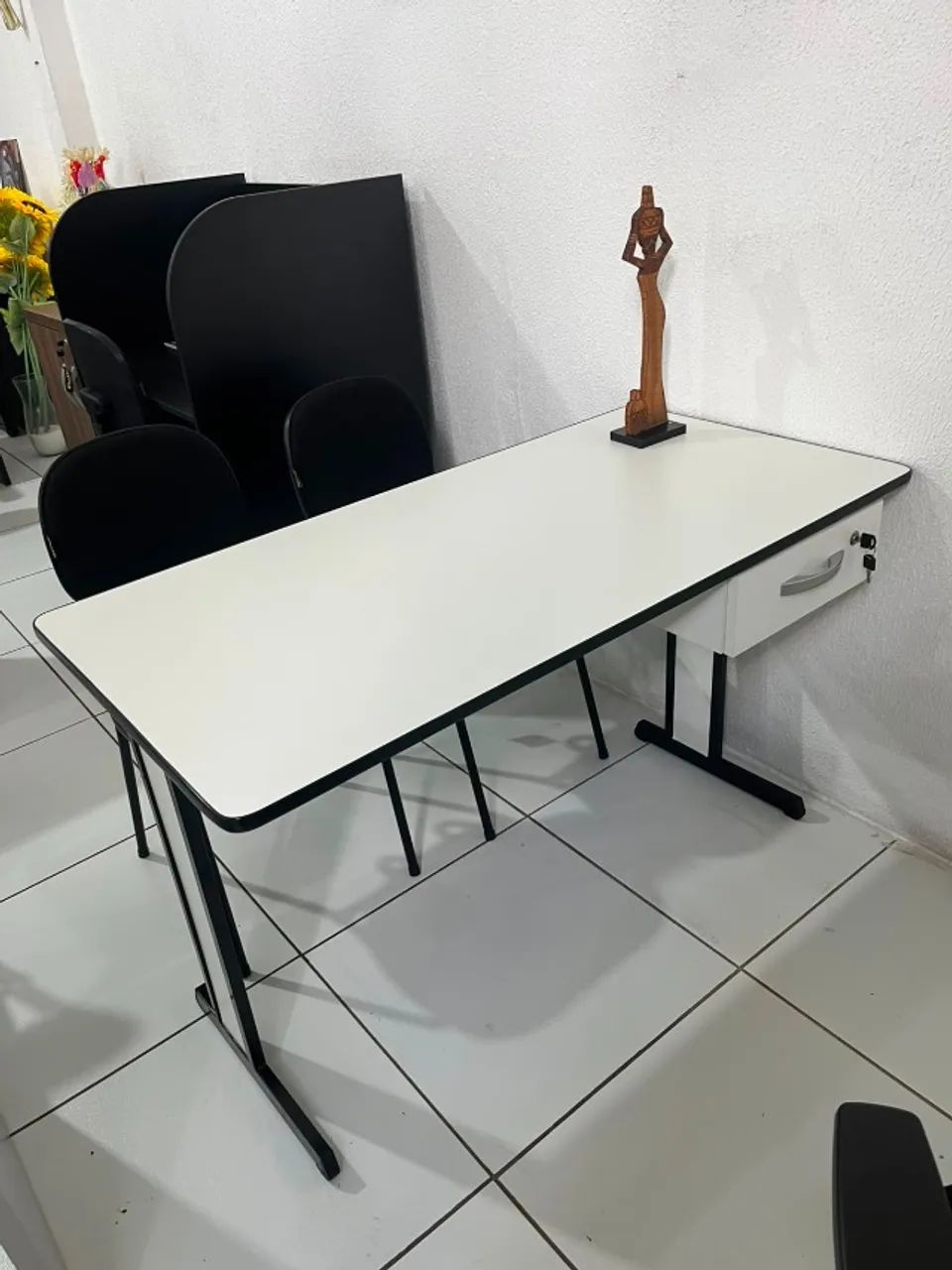 Mesa pé de ferro  branca - Foto 2