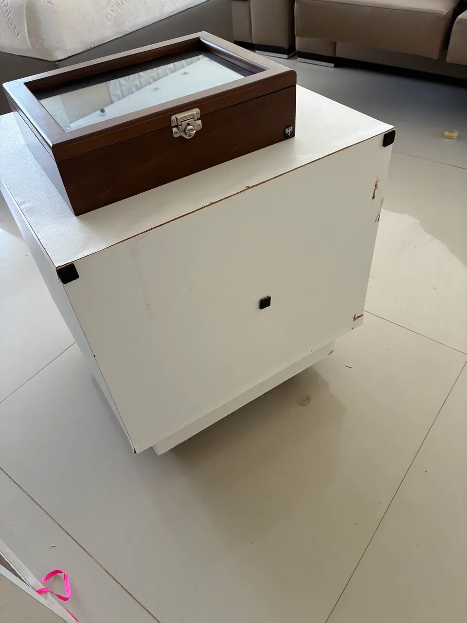 Par de Criado-Mudos com Rodinhas e Acabamento Amadeirado Premium - Foto 3