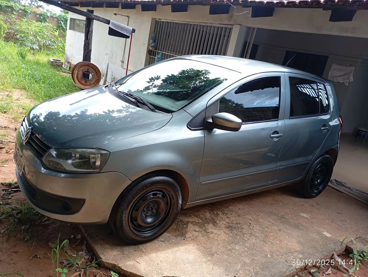 Volkswagen Fox 1.0 MI Total Flex 8V 5P 2011 - Foto 3
