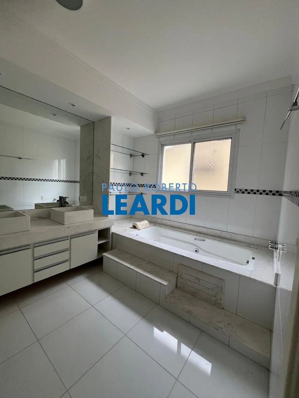 CASA EM CONDOMÍNIO - ALPHAVILLE 6 - SP