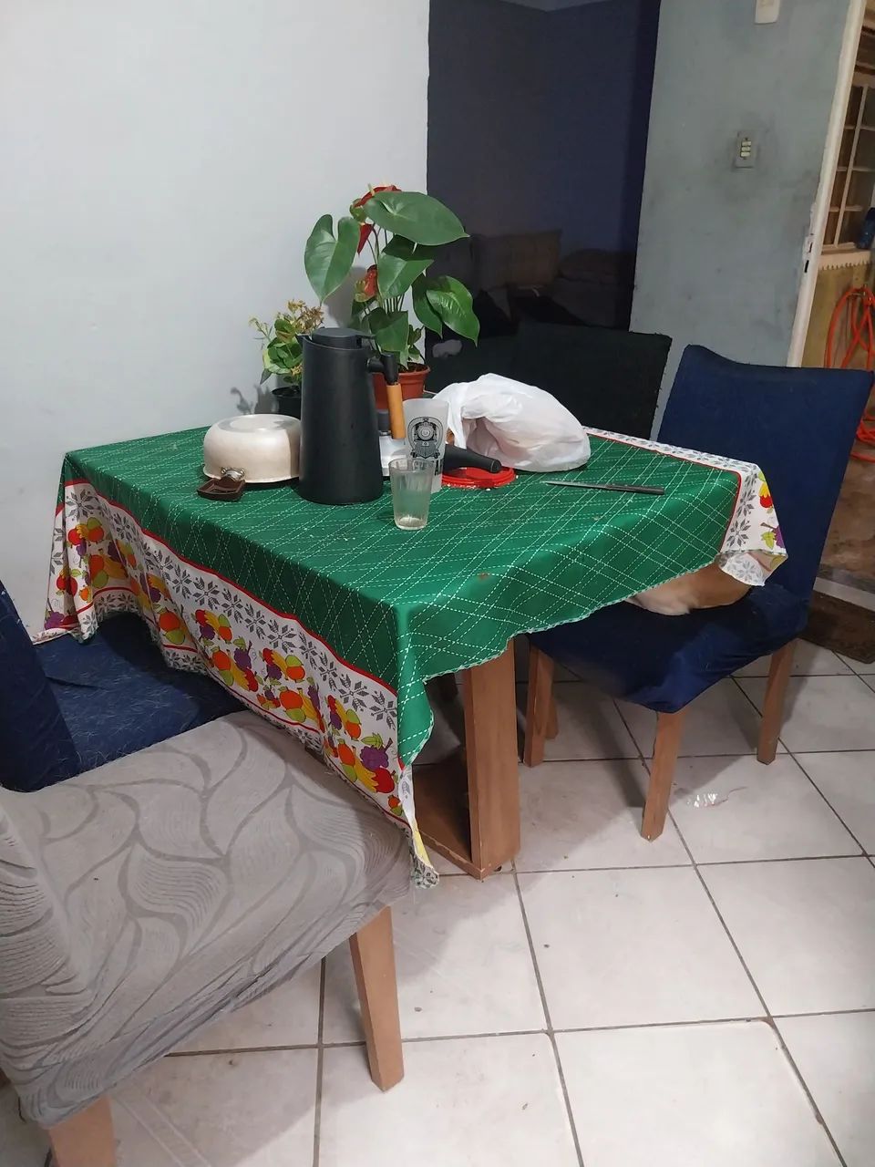 Mesa. Com .4.  Cadeiras