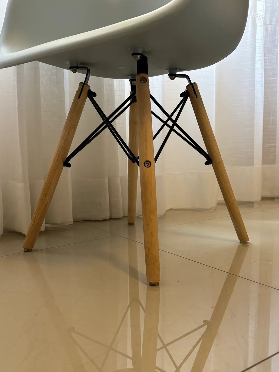 Cadeira Charles Eames Arm Base Madeira  - Foto 4