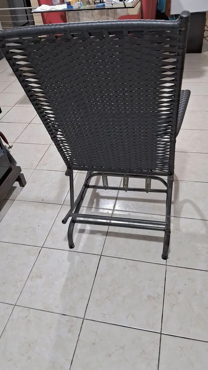 CADEIRA DE BALANÇO DE PALHA SINTÉTICA PRETA COM MOLAS - Foto 2
