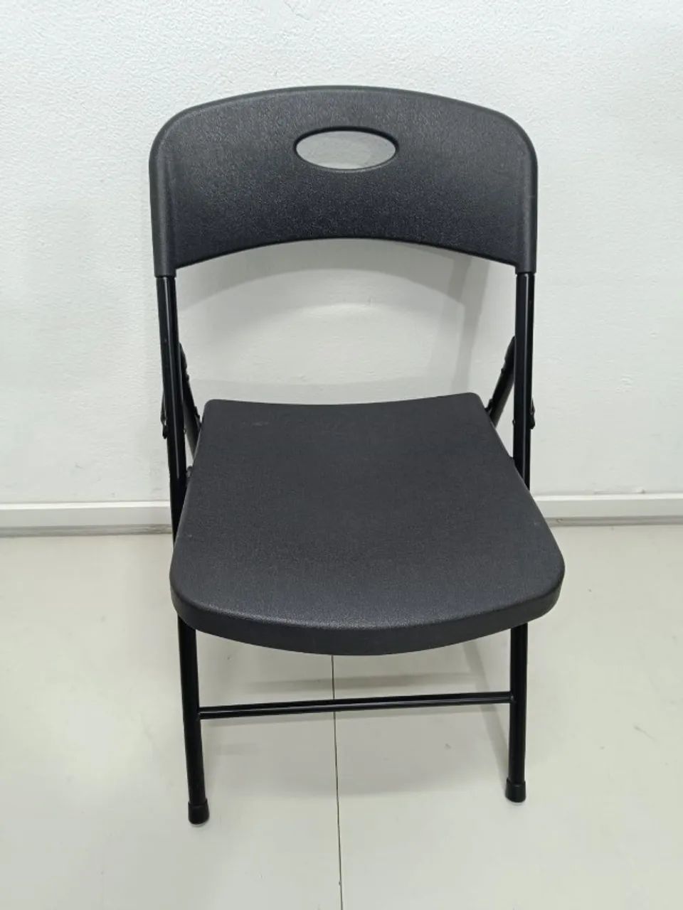 Cadeira de plástico seminova - Foto 3