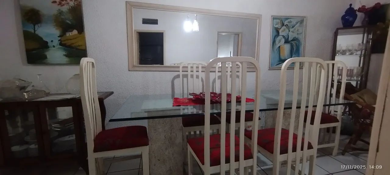 Mesa de vidro com 06 cadeiras, espelho e colunas de pedra. - Foto 2