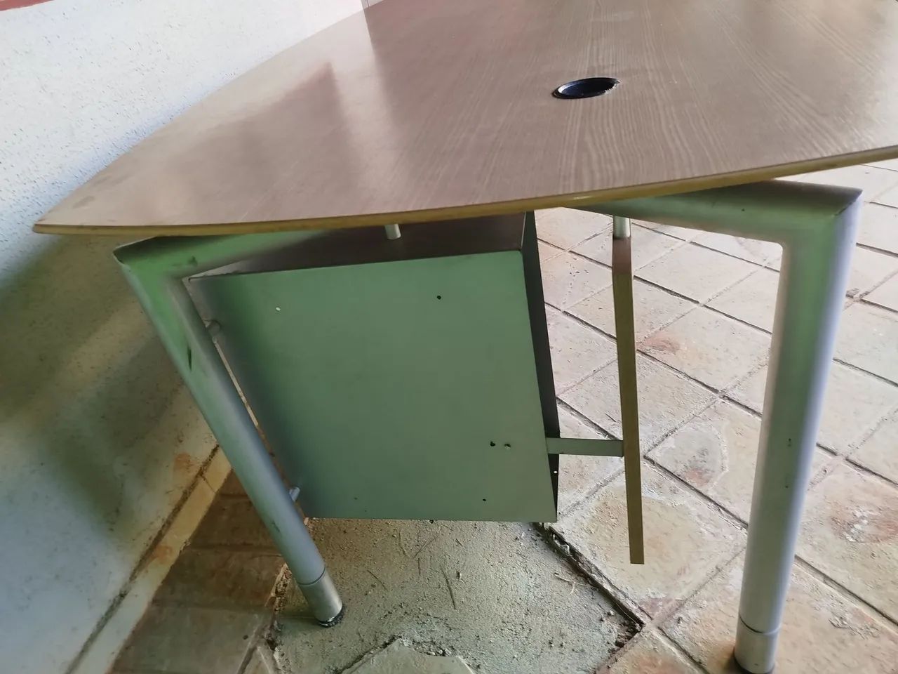 Mesa escritório com gaveteiro e cadeira  - Foto 2