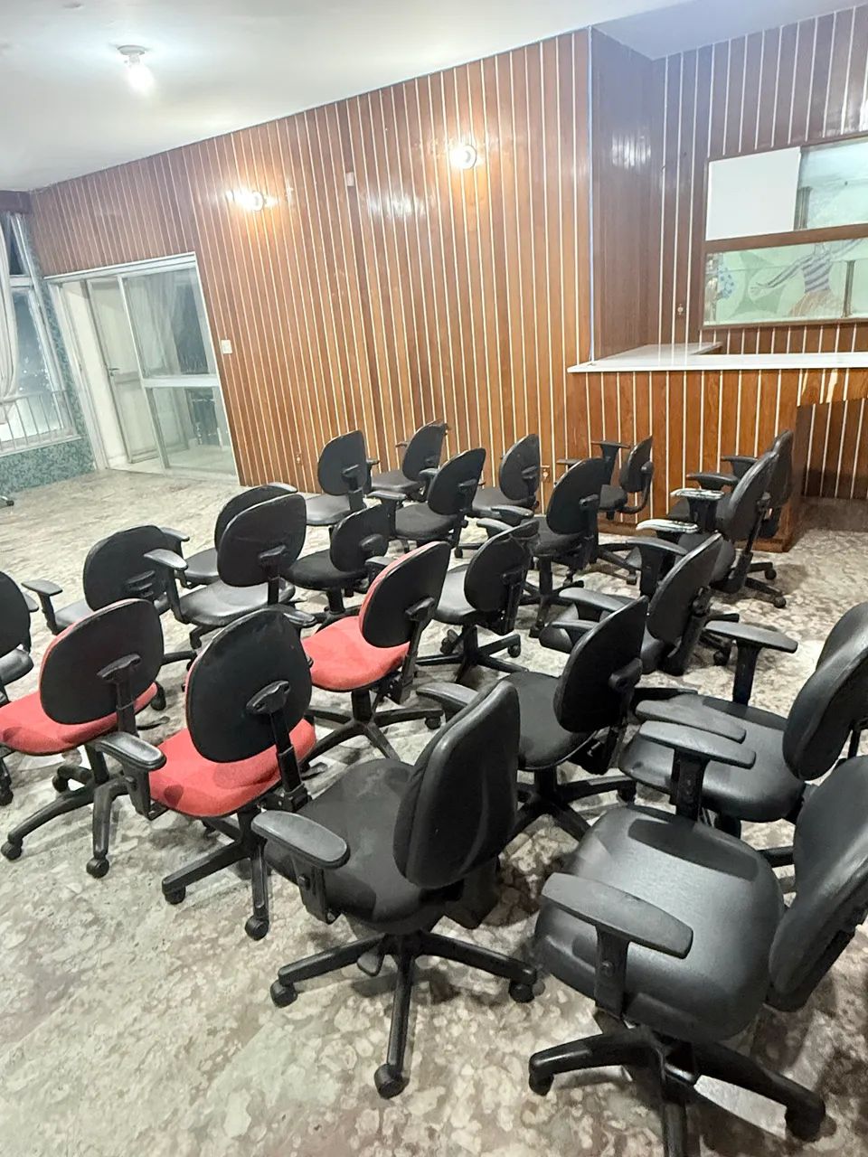 Cadeiras de Escritório Giratórias com Braço - Corporativas - Lote Disponível  - Foto 5