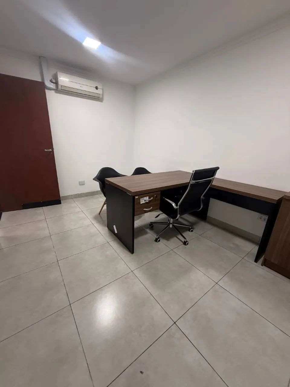 Sala mobiliada com internet, ar condicionado e multifuncional. Tudo incluso. - Foto 4