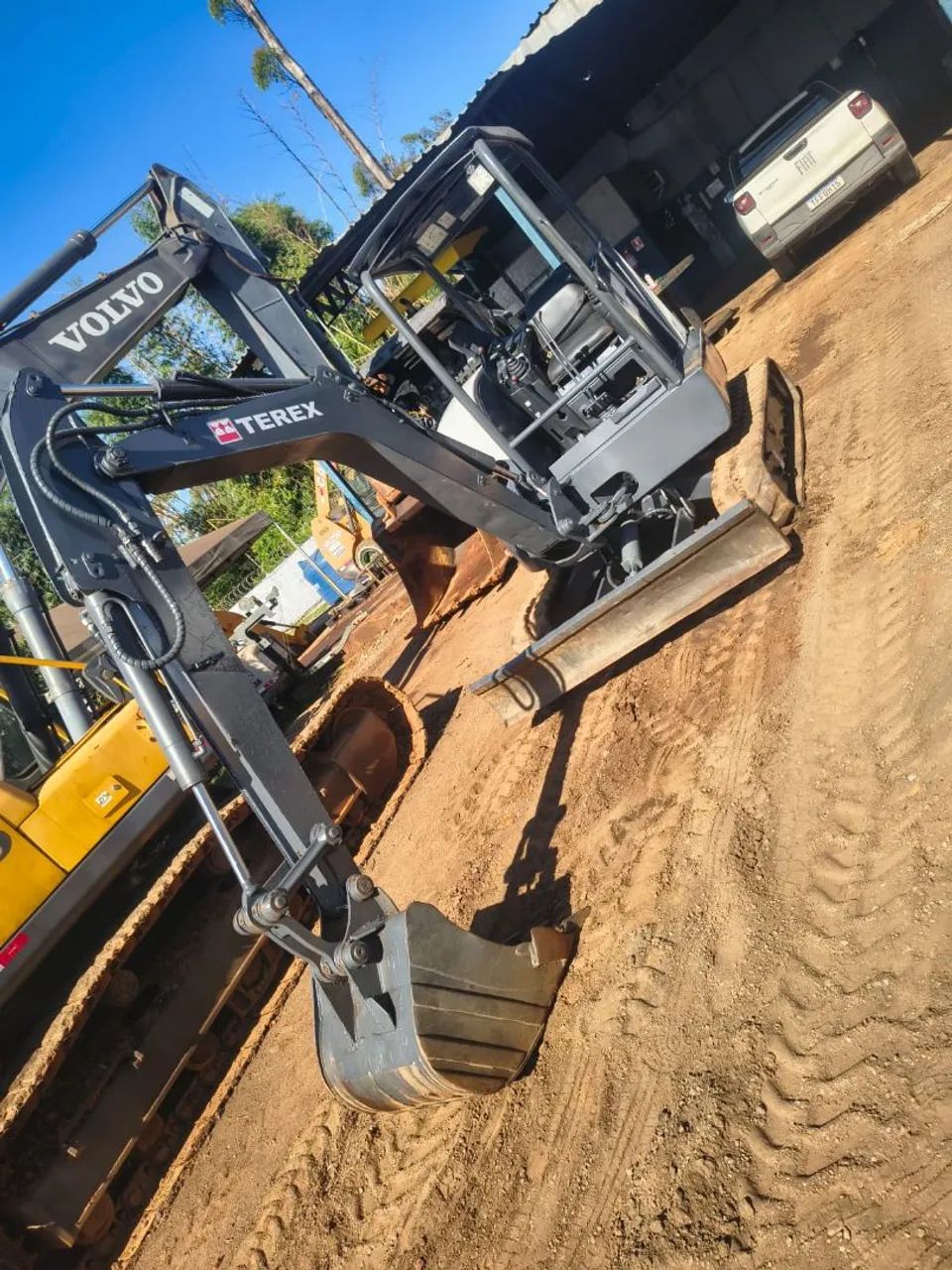 Mini escavadeira terex TC37B esteiras de borrachas oportunidade  - Foto 2