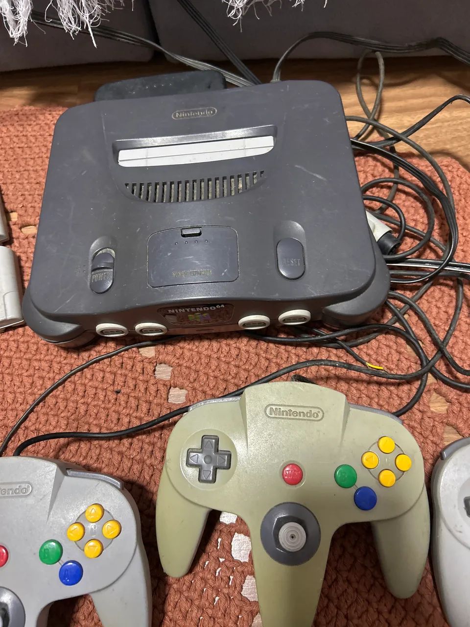 Nintendo 64 com 4 controle e 2 fitas  - Foto 3