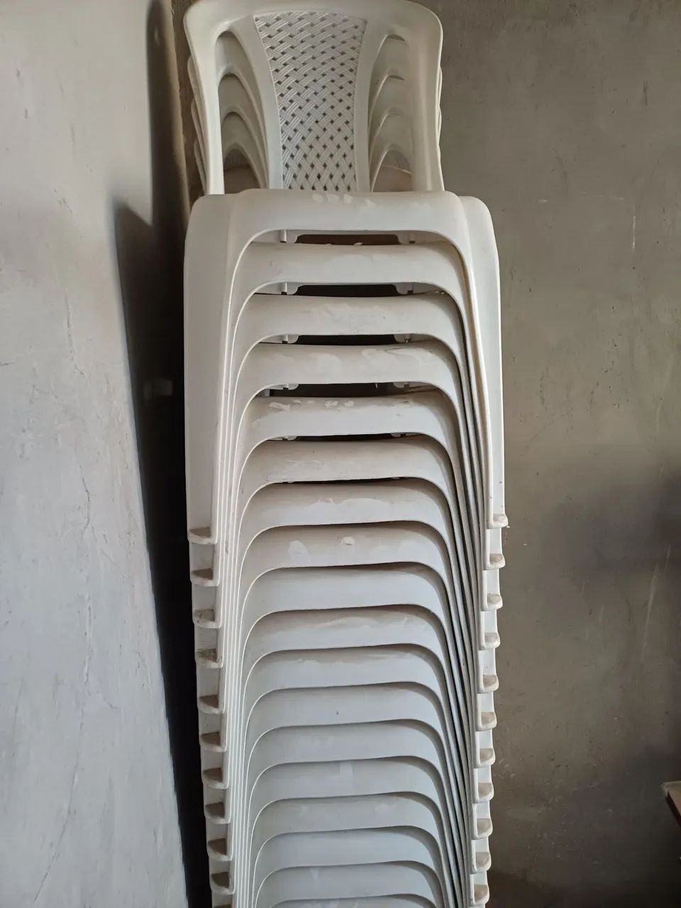 Cadeiras plásticas 21 - Foto 2