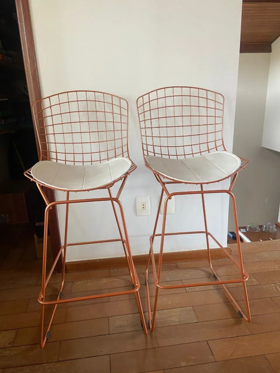 Kit 2 banquetas rosê -  modelo bertoia