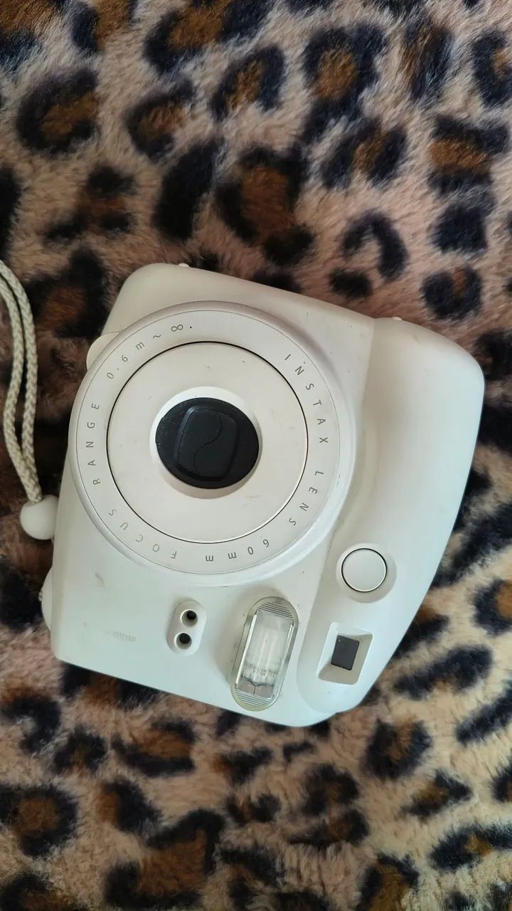 Câmera polaroide instax com defeito 