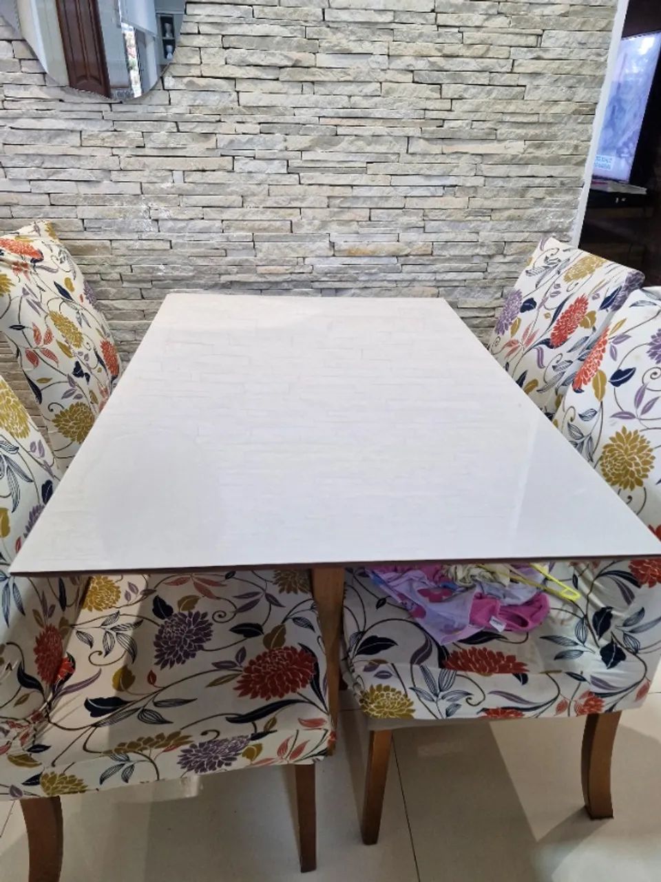 Mesa com 4 cadeiras maciça  - Foto 5