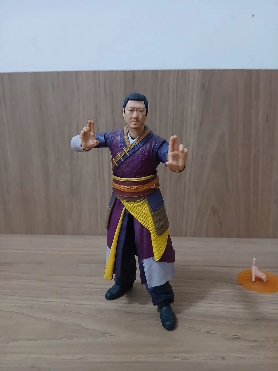 Boneco Wong Marvel Legends - Foto 2