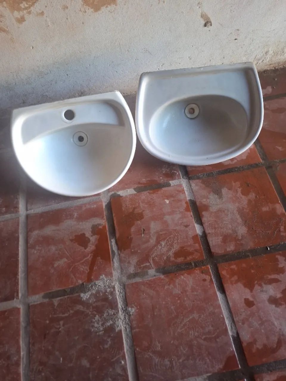 Vendo pias, colunas de pias e tijolos445639346503690244