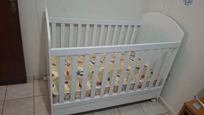 Berço infantil branco + colchão