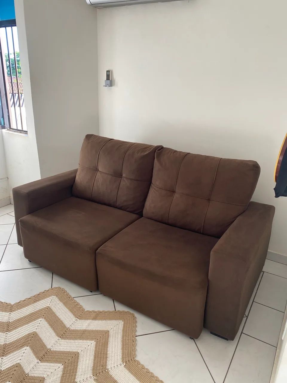 Sofá Retrátil 2 Lugares Marrom Único Dono - Foto 2