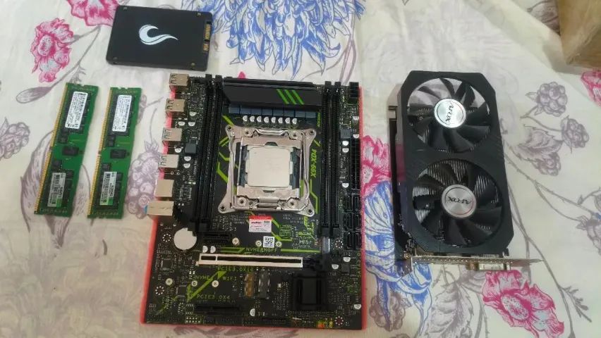 KIT XEON 2680 V4 / 64 DE RAM DDR4 ECC / RX 550