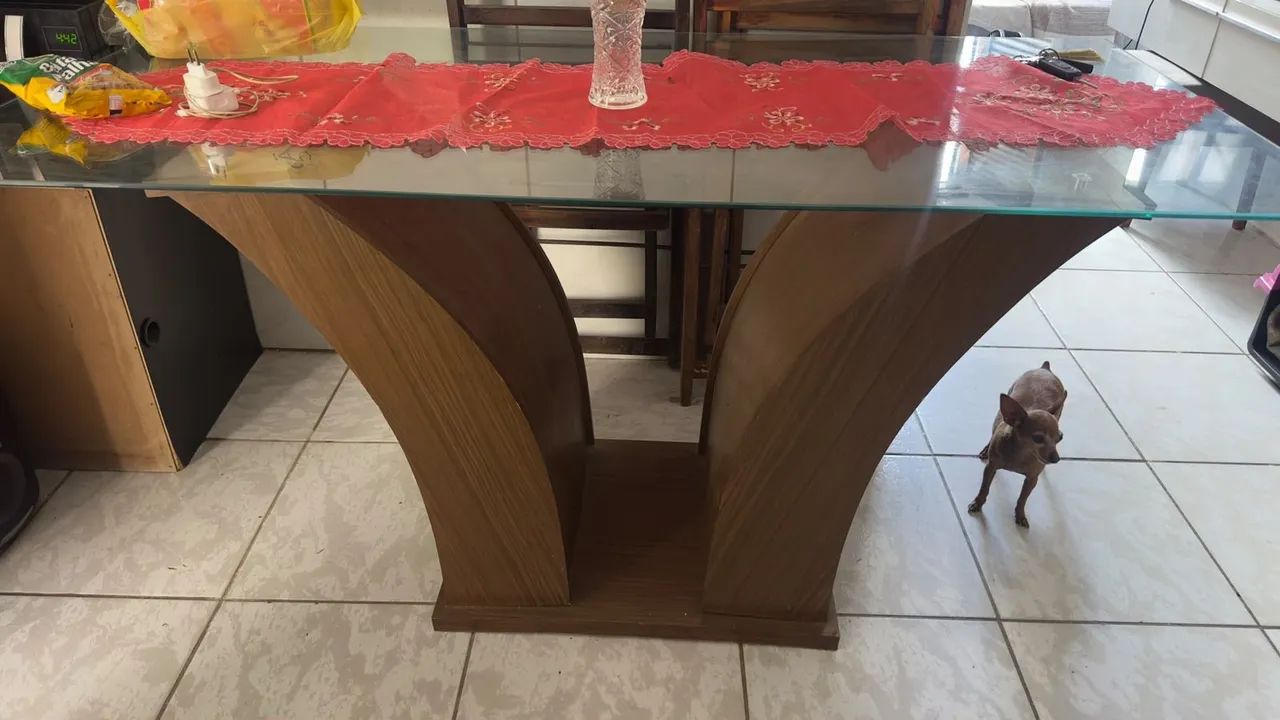 Mesa 6 lugares em ótimo estado.