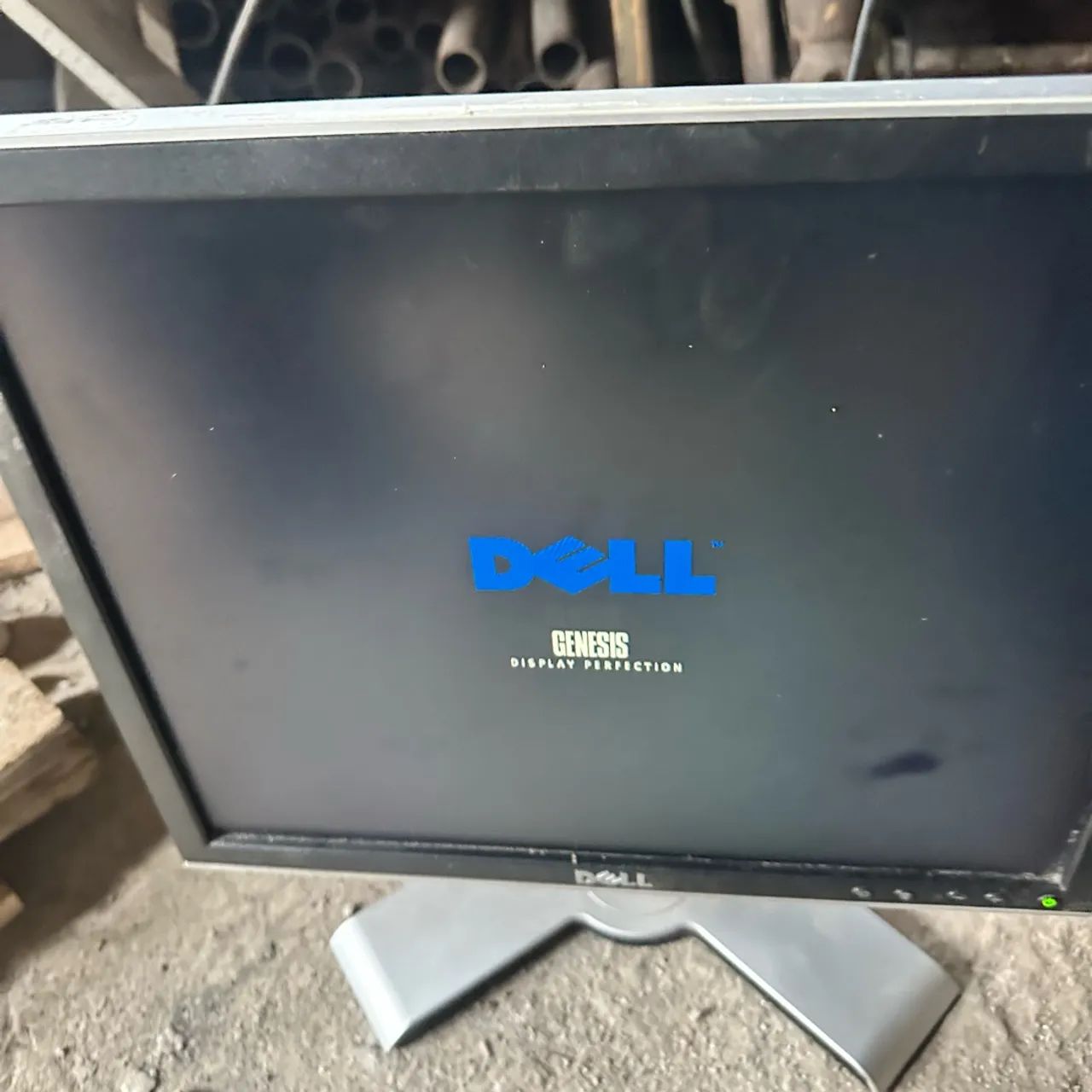 Monitor Dell modelo 1708FPT com DVI-D e USB usada funcionando  - Foto 2