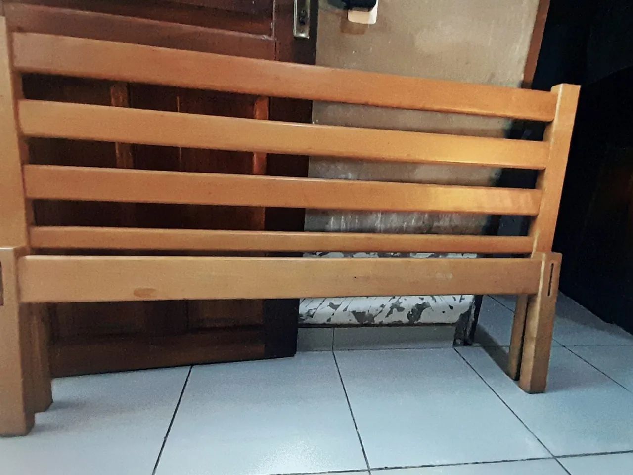 Vendo essa cama de casal de madeira  - Foto 2