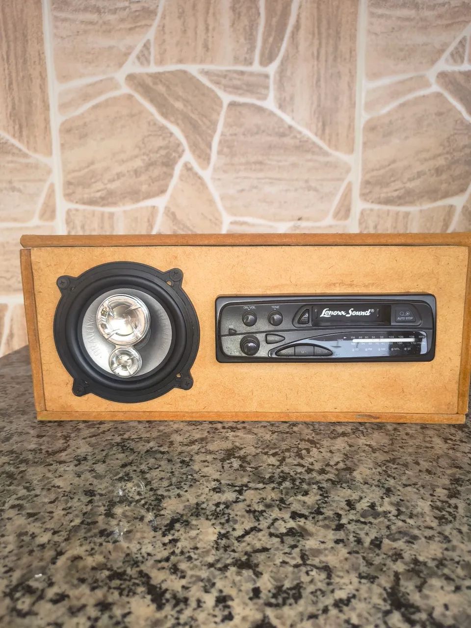Rádio Toca Fitas com Caixa de Som 110/220v