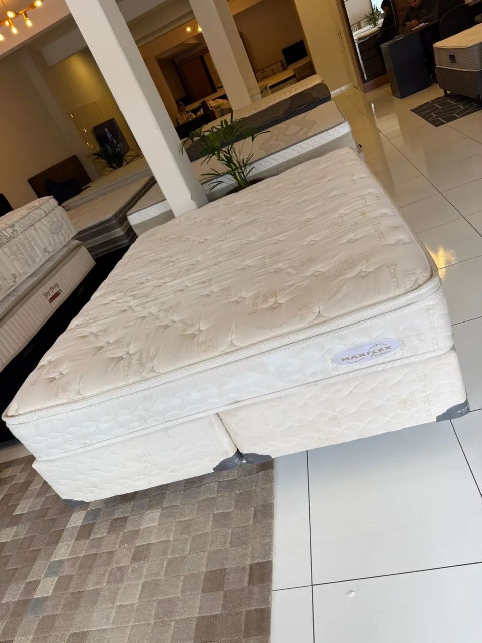 Colchão Queen MAXFLEX COM CAMA BOX SEMINOVO - Entrego!  - Foto 5