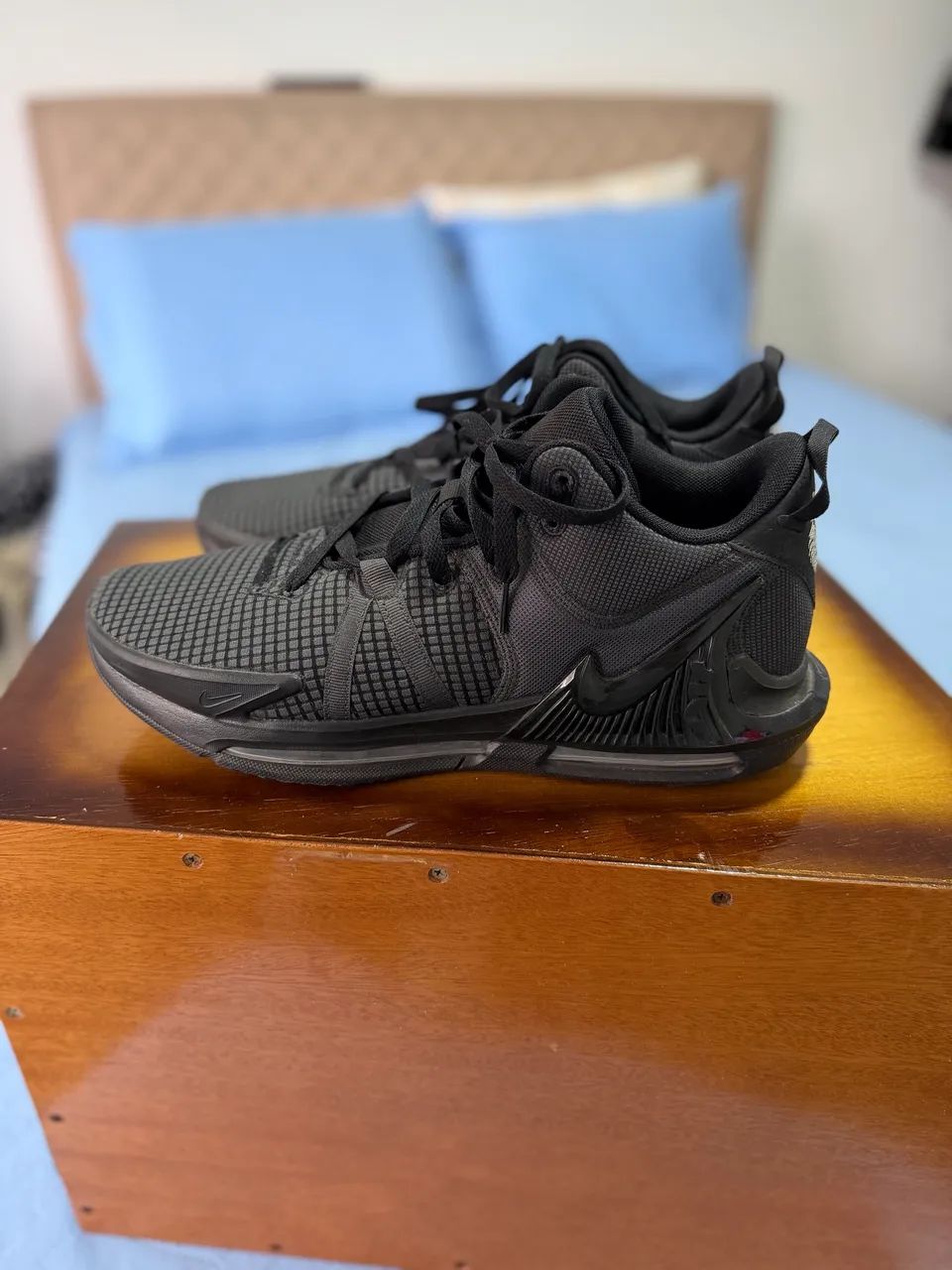 Nike LeBron Witness 7 - Triple Black - Calçados Esportivos