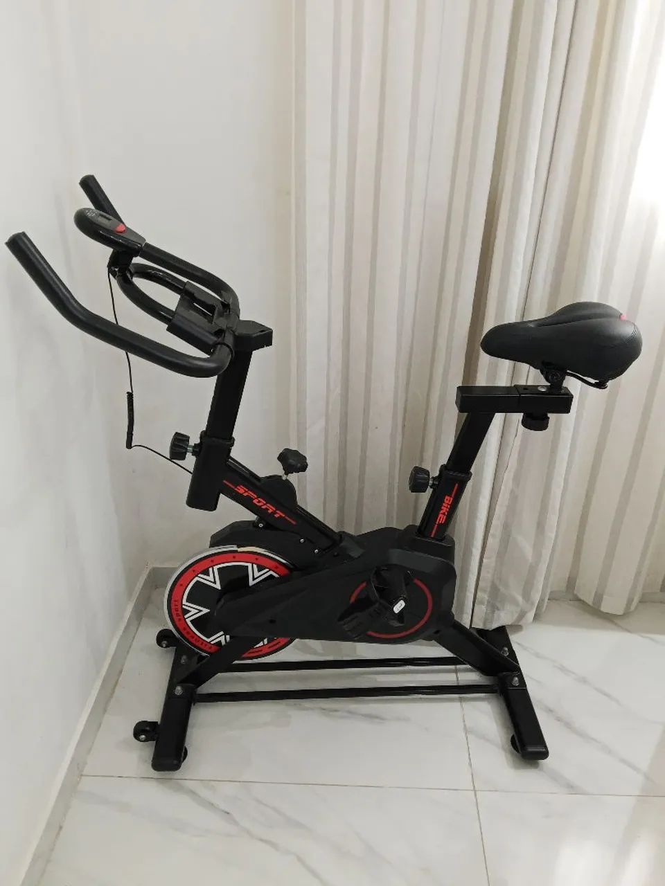 Bicicleta ergométrica semi nova 