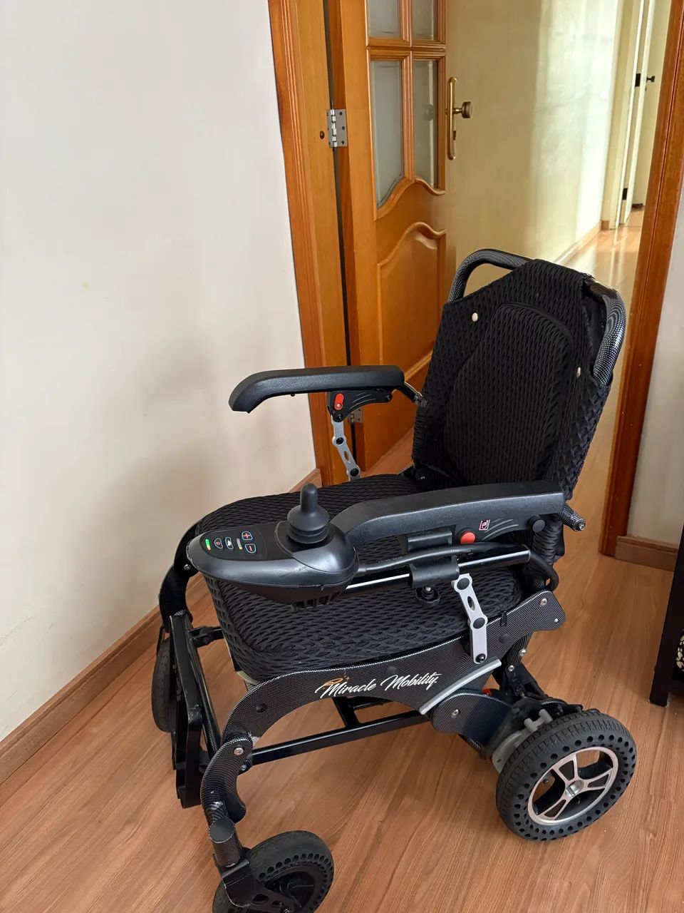 Cadeira de rodas motorizada - Foto 4