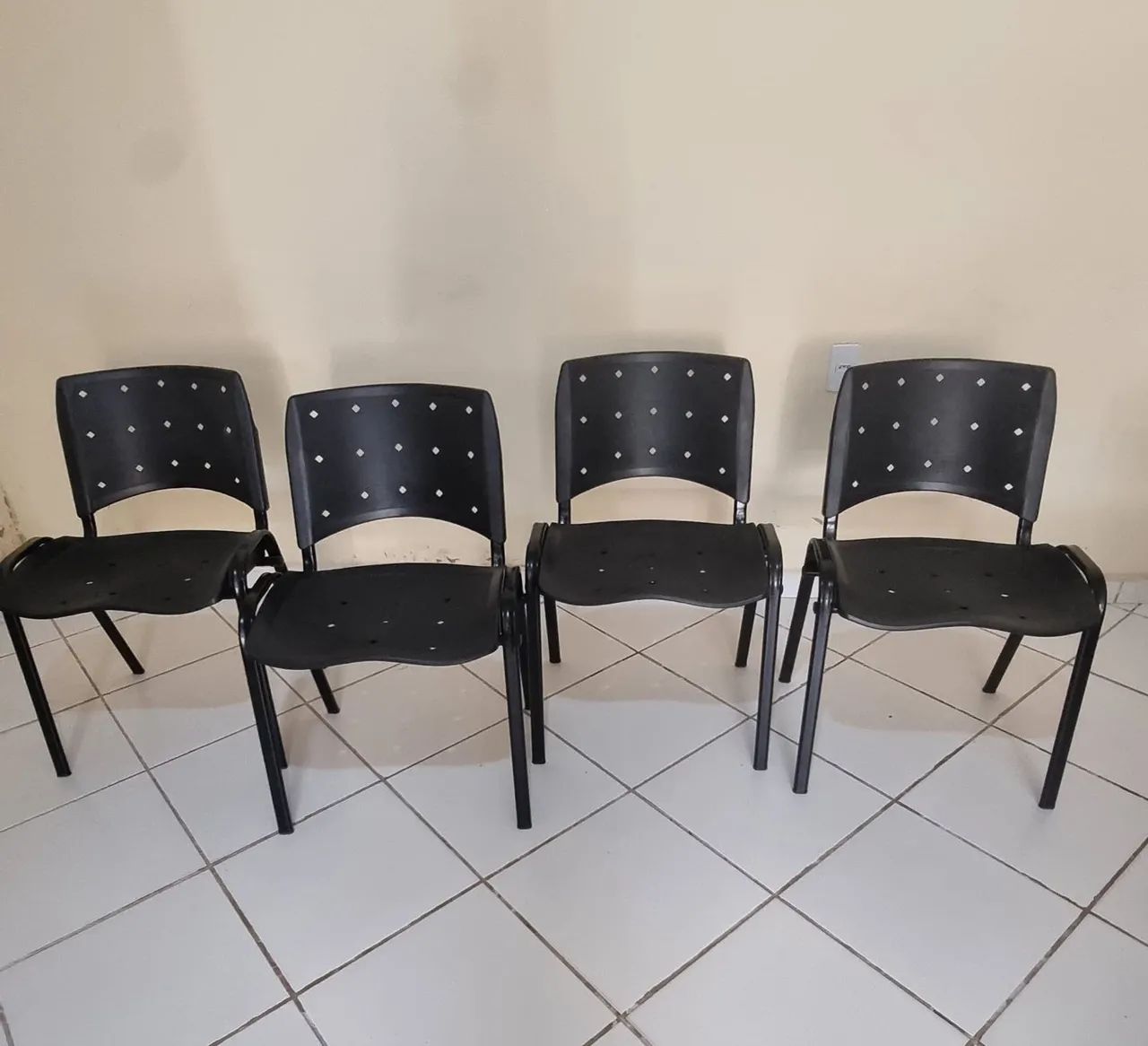 Jogo com 4 Cadeiras Fixas para Recepção / Auditório (Módulos) - Foto 4