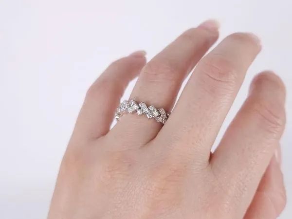 Aliança cravejada em brilhantes - Foto 2