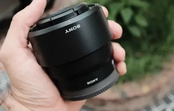 Lente Sony 50mm f1.8 FE  - Foto 2